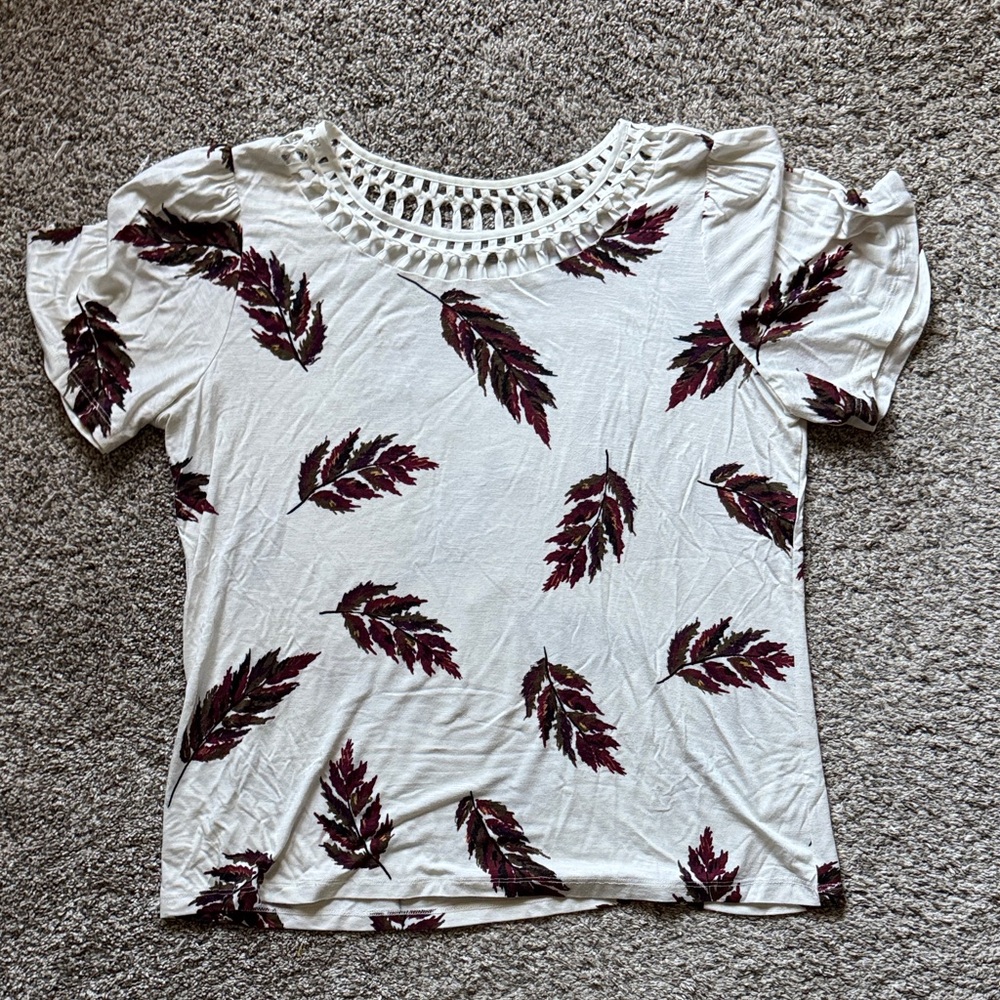 Daniel Rainn Ivory and Maroon Leaf Pattern Top